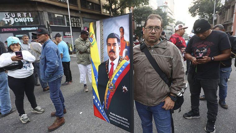 Los simpatizantes del chavismo se congregaron en las inmediaciones del Palacio presidencial de Miraflores para exigir el regreso de Maduro.