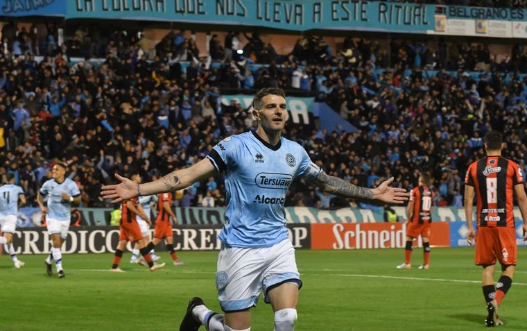 Pablo Vegetti, el goleador Pirata. Foto: Télam
