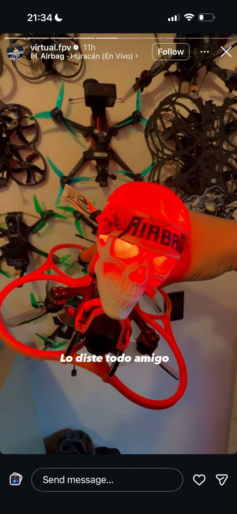 El operador del dispositivo registró el daño material del aparato y se tomó el curioso accidente con mucho humor. El operador del dispositivo registró el daño material del aparato y se tomó el curioso accidente con mucho humor.