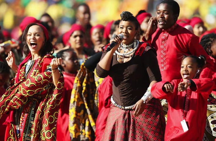 Además del concierto de Shakira, Juanes, Alicia Keys, The Black Eyed Peas, en Sudáfrica recibió al mundo con un espectáculo impresionante. Además del concierto de Shakira, Juanes, Alicia Keys, The Black Eyed Peas, en Sudáfrica recibió al mundo con un espectáculo impresionante. 