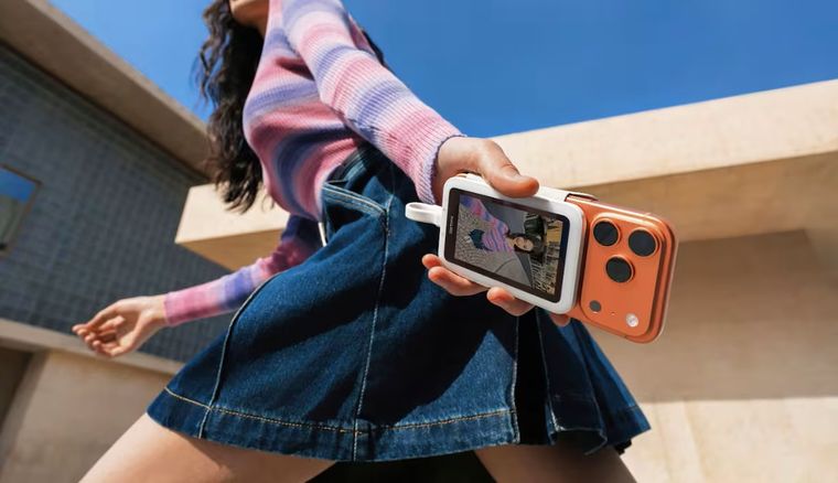 Al usar la cámara trasera de tu celular, obtenés mayor nitidez y mejor rango dinámico en cada toma. Al usar la cámara trasera de tu celular, obtenés mayor nitidez y mejor rango dinámico en cada toma.