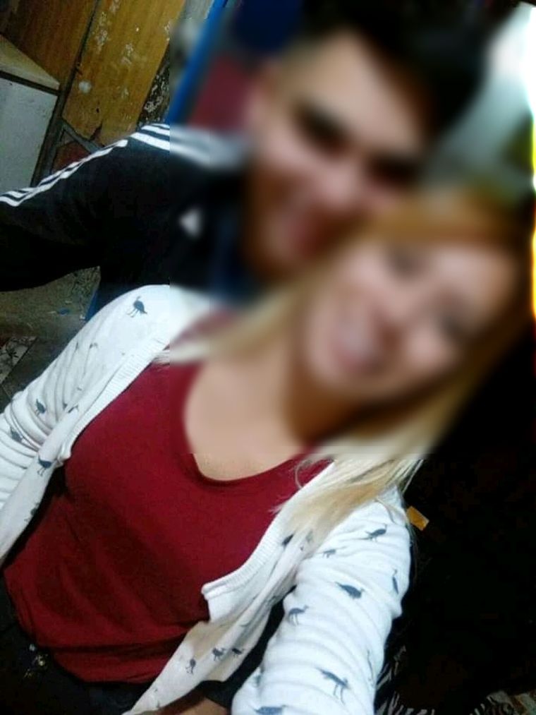 Los presuntos agresores La pareja habría perseguido a la víctima tres cuadras hasta clavarle dos cuchillazos.