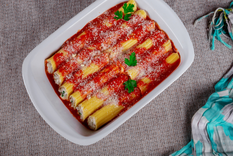 Cómo hacer canelones de espinacas y queso: una receta paso a paso Foto: Shutterstock