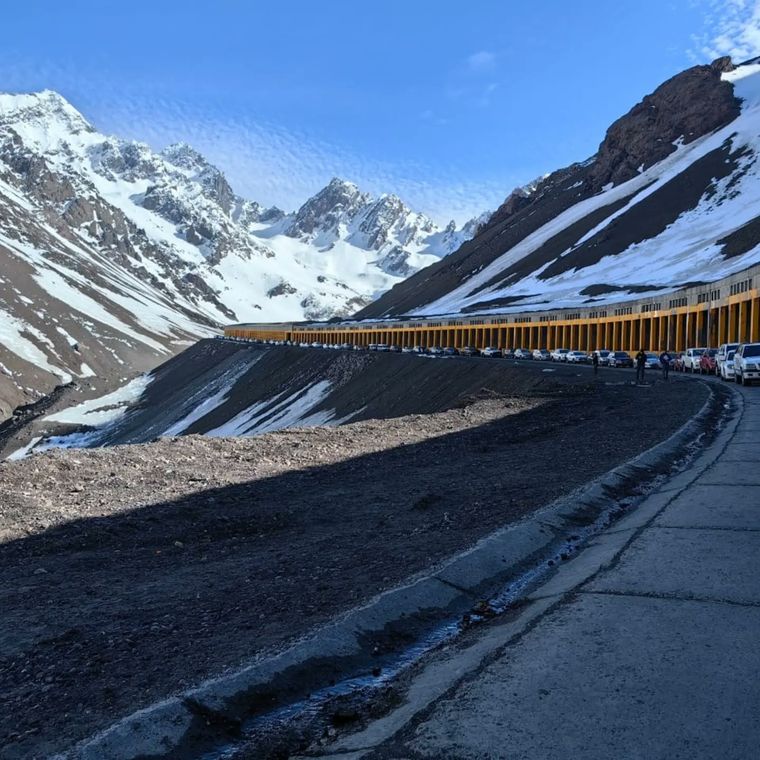 El tránsito vehicular se ve favorecido por las condiciones meteorológicas en alta montaña Foto: Osvaldo Valle