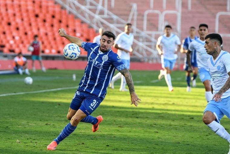 Agustín Auzmendi, el goleador de la tarde, dejó un mensaje claro: Se viene otra final. Foto: ALF PONCE MERCADO / MDZ