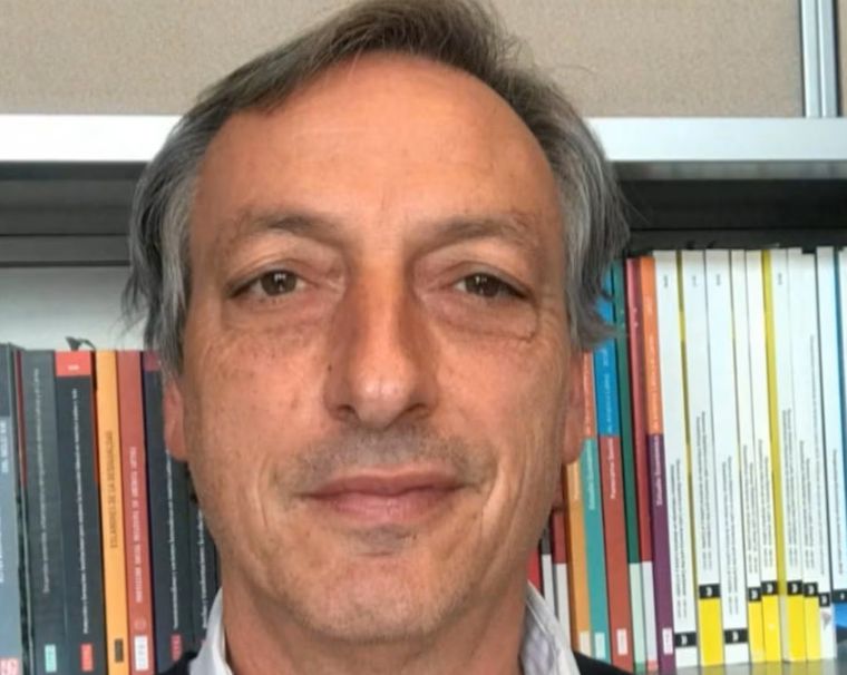 El economista estaba amordazado y con las manos atadas, al momento de ser hallado en su departamento.