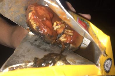 MDZol | Asco Dentro del tetrabrik apareció lo que parecían ser partes de un roedor.