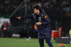 Diniz dirigió una nueva derrota con Brasil. Foto: EFE Diniz dirigió una nueva derrota con Brasil. Foto: EFE