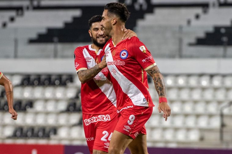 Gabriel Ávalos, autor de los goles del Bicho. Foto: @AAAJoficial