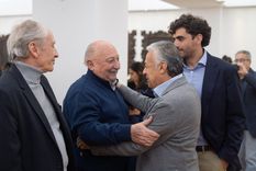 Un intendente opositor ausente en un acto oficial.