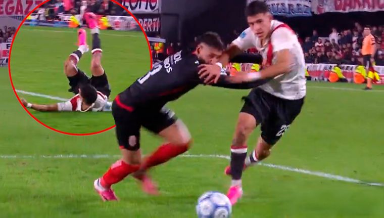 River reclamó un empujón a Lautaro Pereyra en el área.