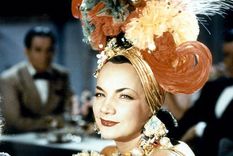 Carmen Miranda en película "A La Habana me voy", 1941, con uno de sus atuendos típicos.