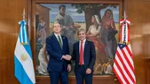 Scott Bessent y Luis Caputo tras negociar los términos del salvataje vía swap. 