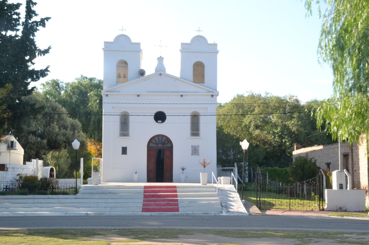 Este pueblo se ubica en el departamento Belgrano, en el centro-norte de la provincia de San Luis, Argentina, a unos 49 km al norte de la ciudad capital provincial