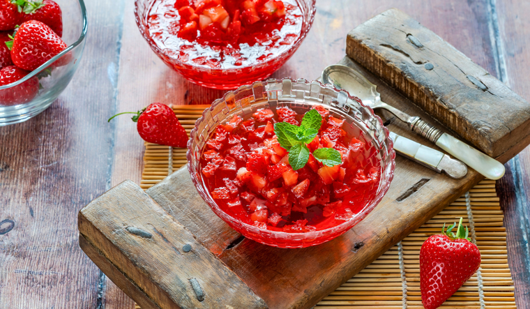 Esta gelatina de frutilla es deliciosa y perfecta para el verano Esta gelatina de frutilla es deliciosa y perfecta para el verano