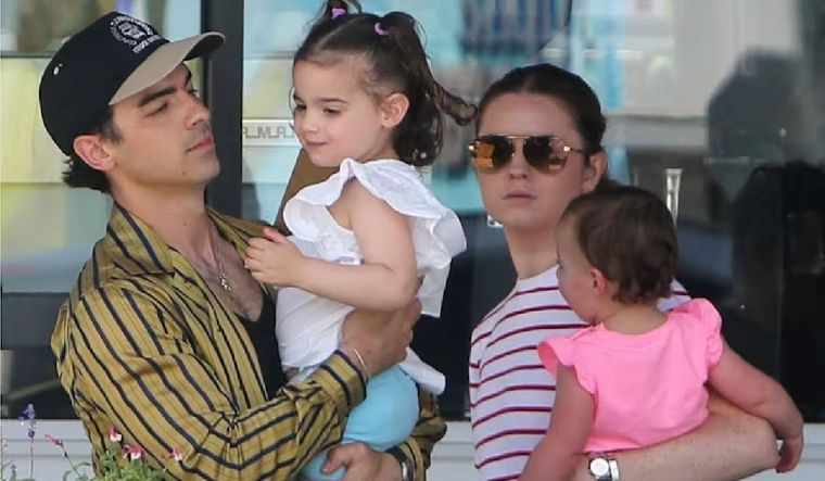 El conflictivo divorcio de Joe Jonas y Sophie Turner ahora involucra a sus dos pequeñas hijas.