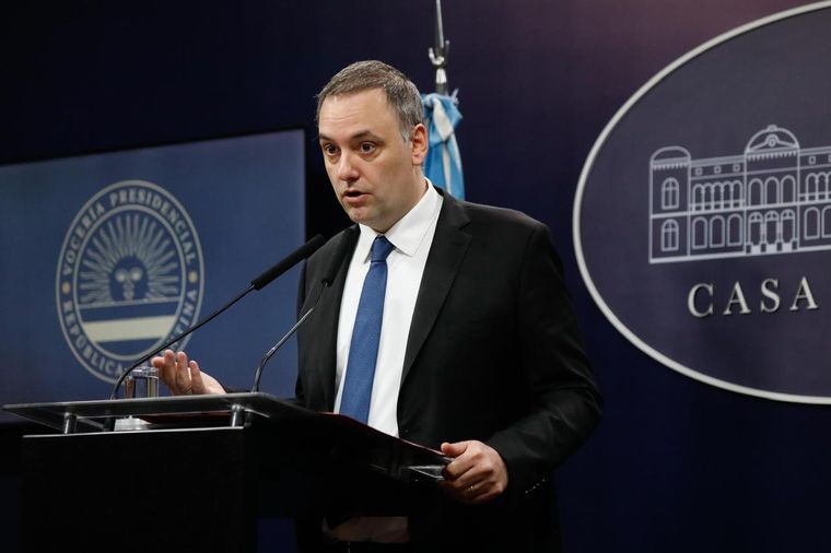 El vocero presidencial, Manuel Adorni, rompió el silencio sobre el escándalo por las supuestas coimas en la Agencia Nacional de Discapacidad. El vocero presidencial, Manuel Adorni, rompió el silencio sobre el escándalo por las supuestas coimas en la Agencia Nacional de Discapacidad.