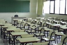 se postergan las mesas de examenes para los que deben materias