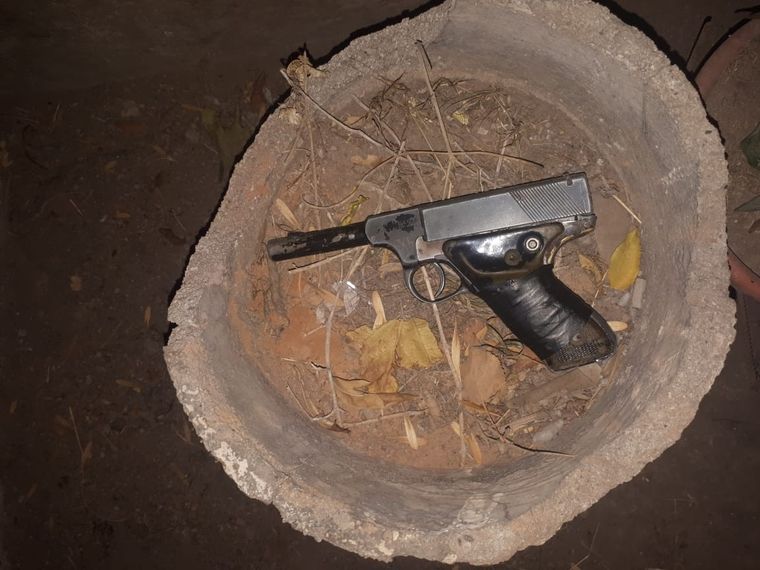 El arma La 22 que les encontraron. ¿Andará?