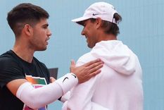 Alcaraz se saluda con Nadal en el Madrid Open. Foto: Madrid Open Alcaraz se saluda con Nadal en el Madrid Open. Foto: Madrid Open