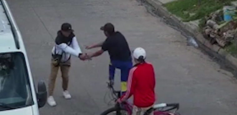 El violento hecho ocurrió en el cruce entre las calles Bradley e Inés de Pons. 