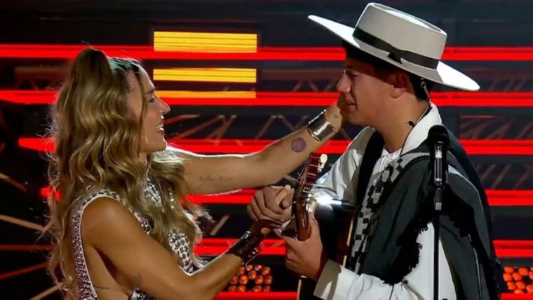 Jimena Barón no pudo contener las lágrimas al conocer la difícil situación económica del participante. / Captura TV Eltrece