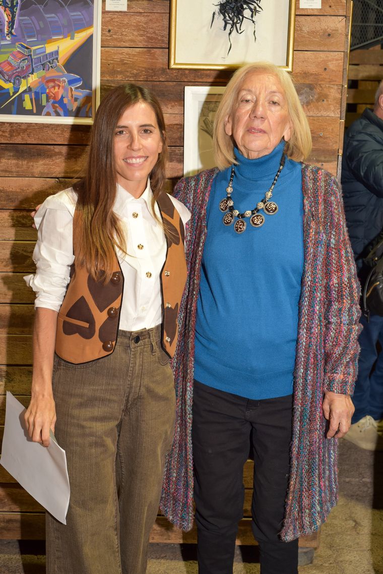 Julia Zuccardi y Pupi Agüero. Julia Zuccardi y Pupi Agüero.