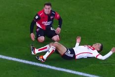 Aliendro queda tendido en el piso al sufrir su lesión. Foto: Captura Video Aliendro queda tendido en el piso al sufrir su lesión. Foto: Captura Video