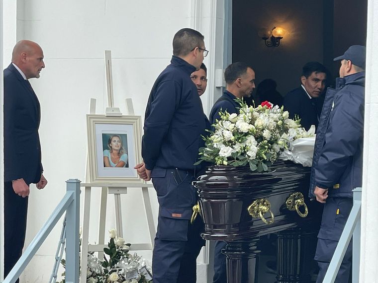 Los restos de Silvina Luna fueron despedidos en el cementerio de la Chacarita Foto: Gabriel Sotelo
