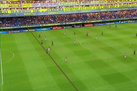 La imagen marca claramente el offside de Lucas Janson en la jugada previa al cabezazo de Adam Bareiro.