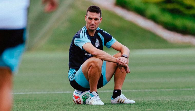 Lionel Scaloni perfila la formación de la Selección argentina para el debut.
