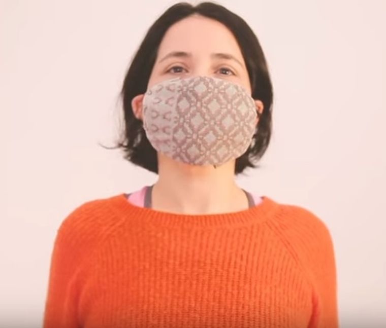 El Gobierno enseña a realizar un buen barbijo casero pese a que la OMS no recomienda su uso