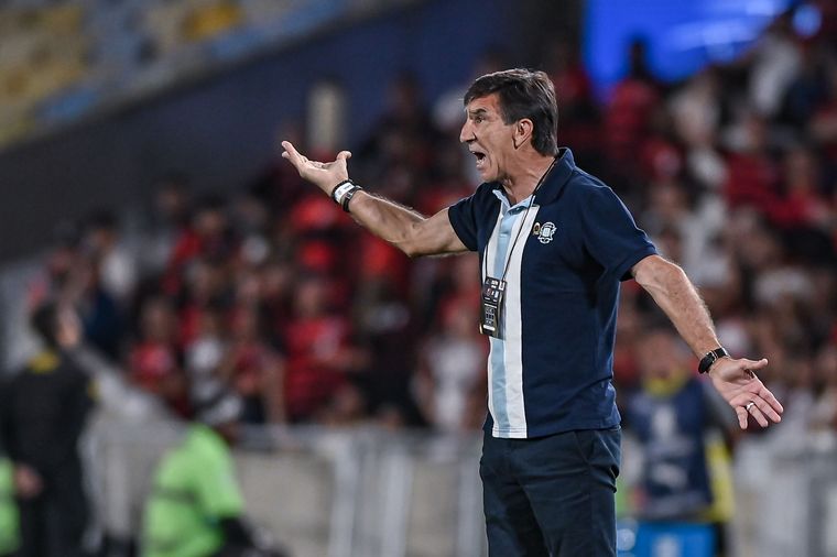 Gustavo Costas se refirió a la suspención que Aprevide le aplicó a Racing.