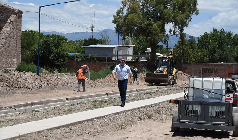 El intendente de Godoy Cruz, Diego Costarelli, recorrió las obras junto al gobernador Alfredo Cornejo.&nbsp;