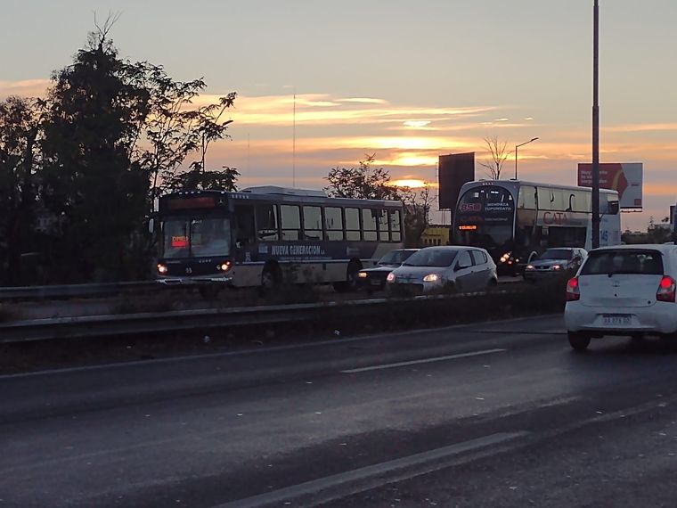 Así quedaron ambos colectivos Foto: Federico Lagiglia/ MDZ