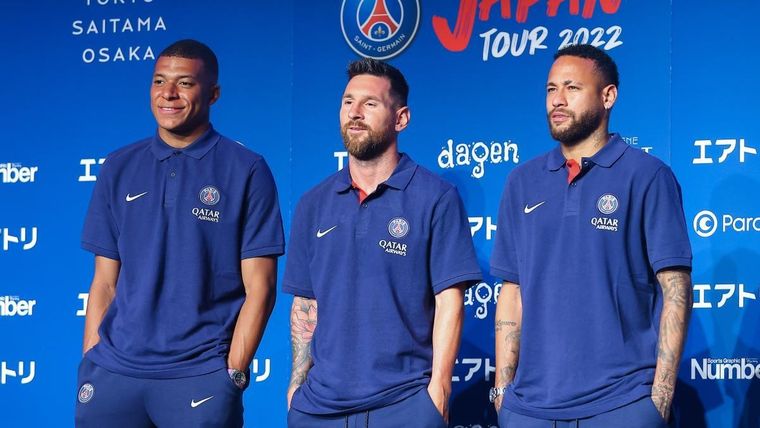 Desde Francia aseguran que la delantera Mbappé, Messi y Neymar no continuaría en el PSG.