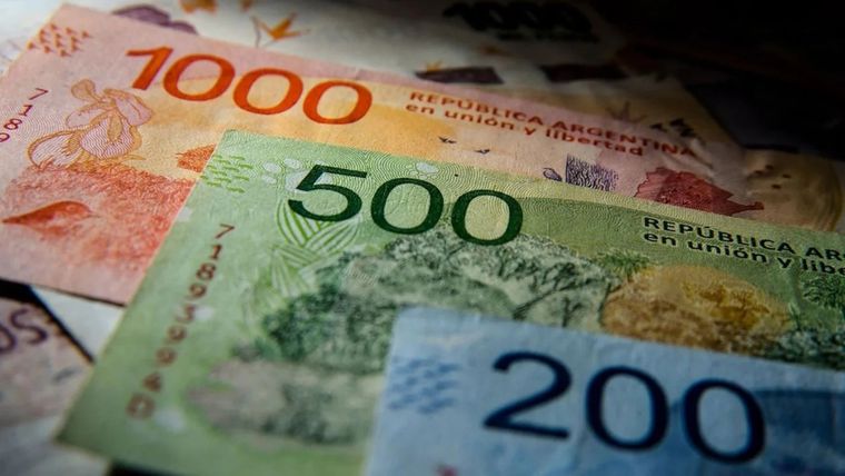 Está claro que no es un bono, no es un premio, es simplemente un adelanto de sueldo, que luego será descontado de lo ya percibido. Foto: MDZ