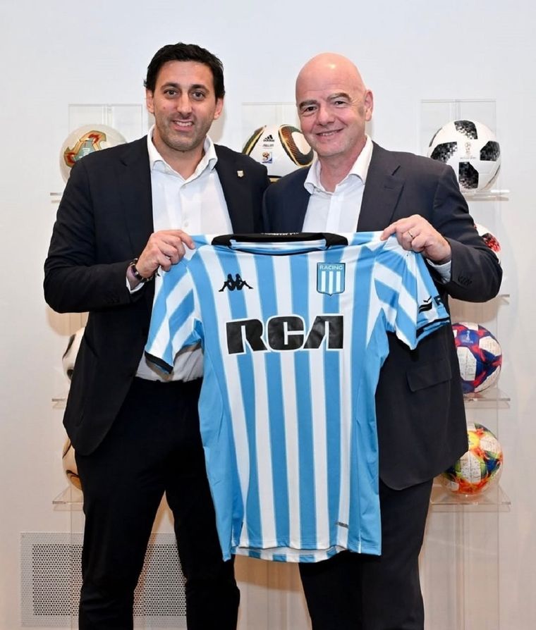 Diego Milito y Gianni Infantino. Racing pidió por su participación en el Mundial de Clubes 2025 y sus hinchas inundaron las redes. Foto: @diegomilito