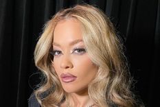 Rita Ora presume su belleza en sus perfiles oficiales