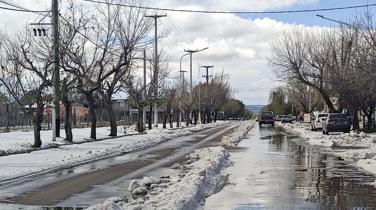 En San Carlos se registraron nevadas y para la tarde se mantiene activa una alerta por Zonda.