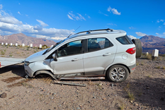 La camioneta quedó al costado de la ruta.&nbsp; 