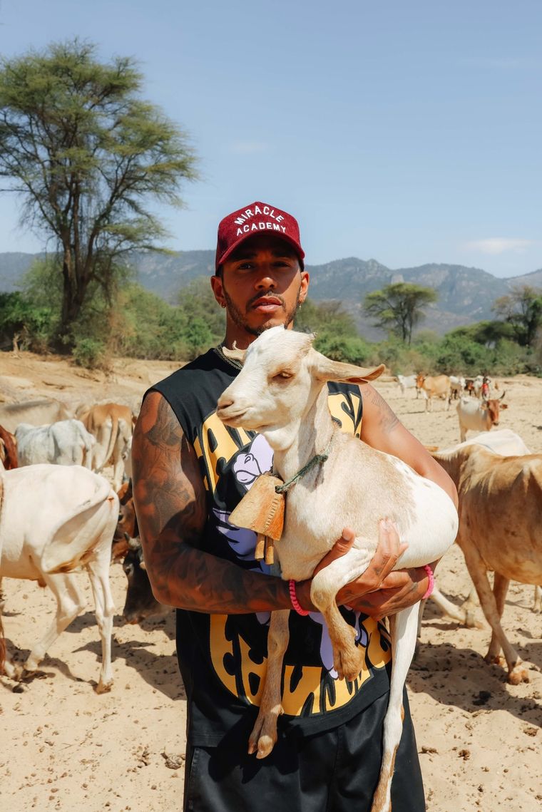 Hamilton recorre África y muestra su viaje en las redes sociales. Foto: Instagram