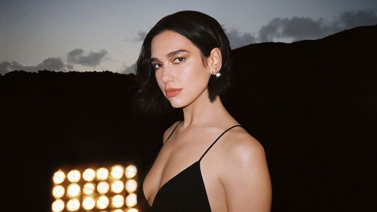 Dua Lipa quedó encantada con el libro Cien años de soledad, de Gabriel García Márquez Foto: Dua Lipa  / Instagram