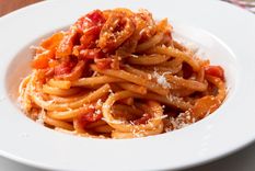 Bucatini a la Amatriciana Una receta clásica de Italia para hacer en pocos minutos. Foto: shutterstock Bucatini a la Amatriciana Una receta clásica de Italia para hacer en pocos minutos. Foto: shutterstock