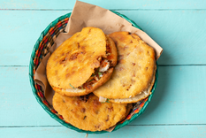 Preparar esta receta en casa permite controlar la frescura del relleno y lograr gorditas más crujientes y sabrosas que las comerciales.