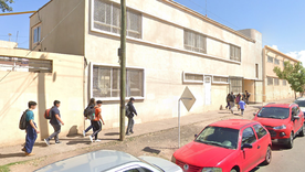 La escuela donde el hombre fue a votar ebrio en Maipú.
