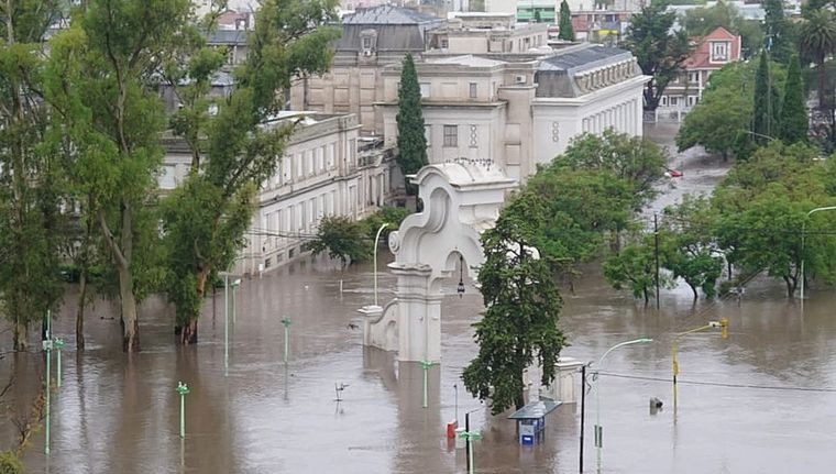 Ya se informaron seis muertos por el temporal en Bahía Blanca Foto: EFE