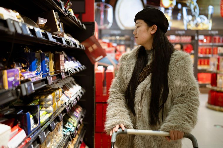 La incertidumbre económica influye en los hábitos de consumo de los jóvenes chinos.