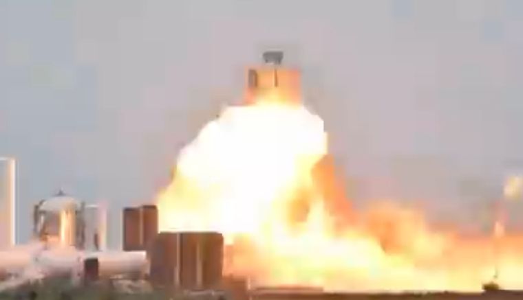 Impacto La explosión dejó atónitos a muchos espectadores.