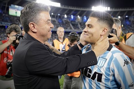 El emotivo abrazo de Marcelo Gallardo con Juan Fernando Quintero en un partido entre Racing y River Foto: Fotobaires El emotivo abrazo de Marcelo Gallardo con Juan Fernando Quintero en un partido entre Racing y River Foto: Fotobaires